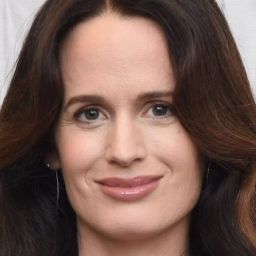 Elizabeth Reaser